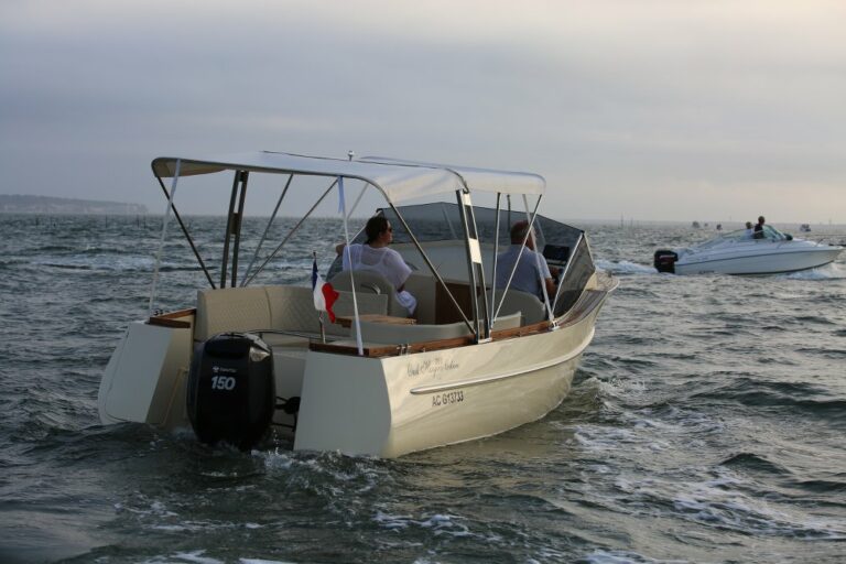Ecoboats-arcachon-33120-700-tender-cabine-vente-location-bateaux4